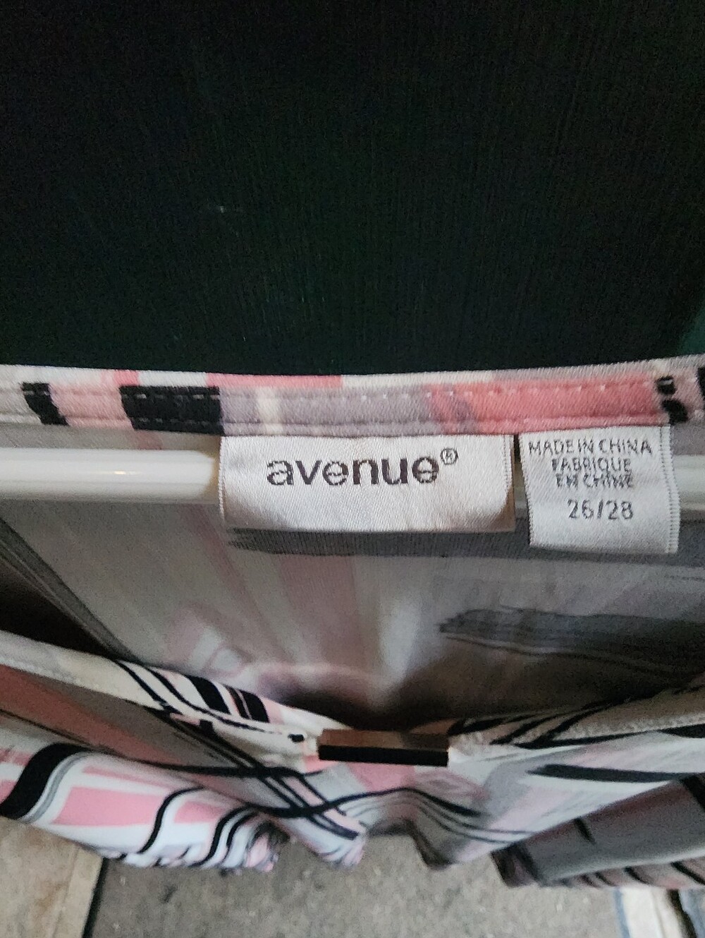 Avenue Pink & Black Geometric Sleeveless Tunic Top/Mini Dress Cutout Sz 24/26 - Picture 2 of 3